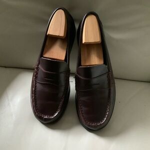 Sperry topsider maroon Penny Loafers. Good pre own flawless condition. Sz. 6